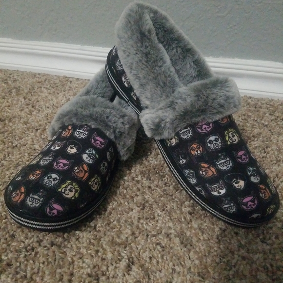 skechers house shoes